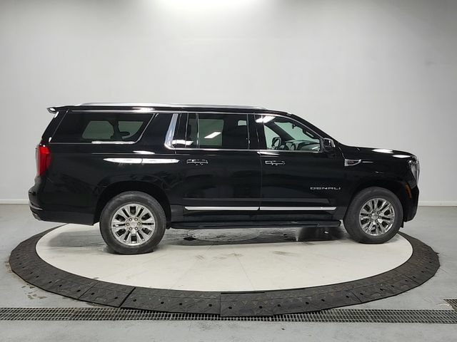 Used 2025 GMC Yukon XL Denali AWD/4WD image 8