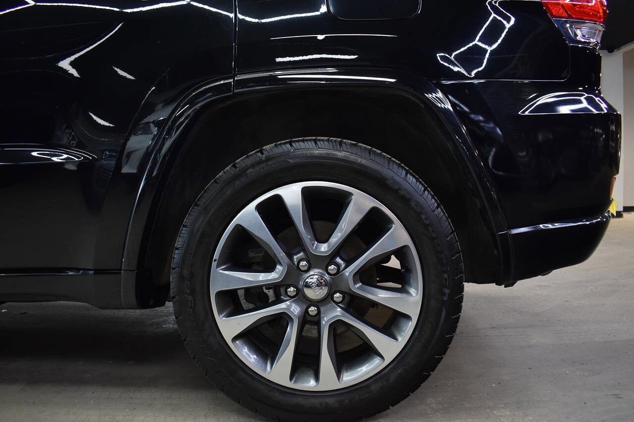 Used 2017 Jeep Grand Cherokee Overland image 12