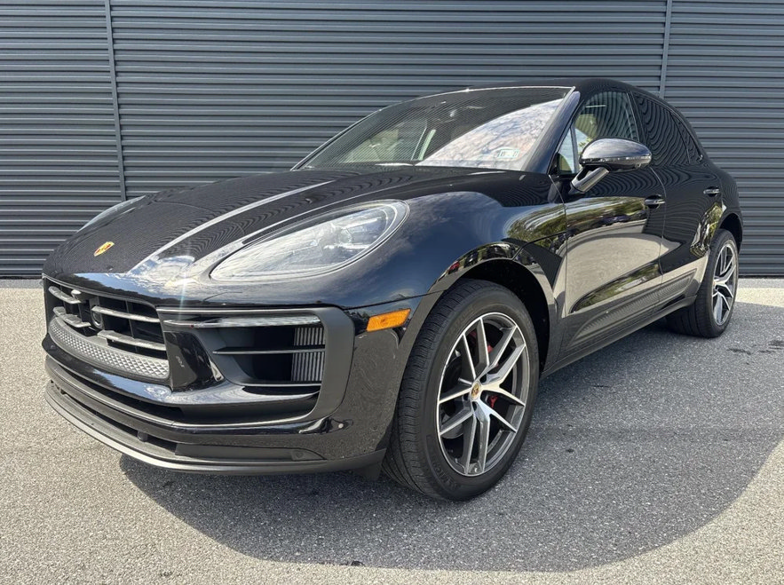 Certified 2023 Porsche Macan S AWD/4WD image 1