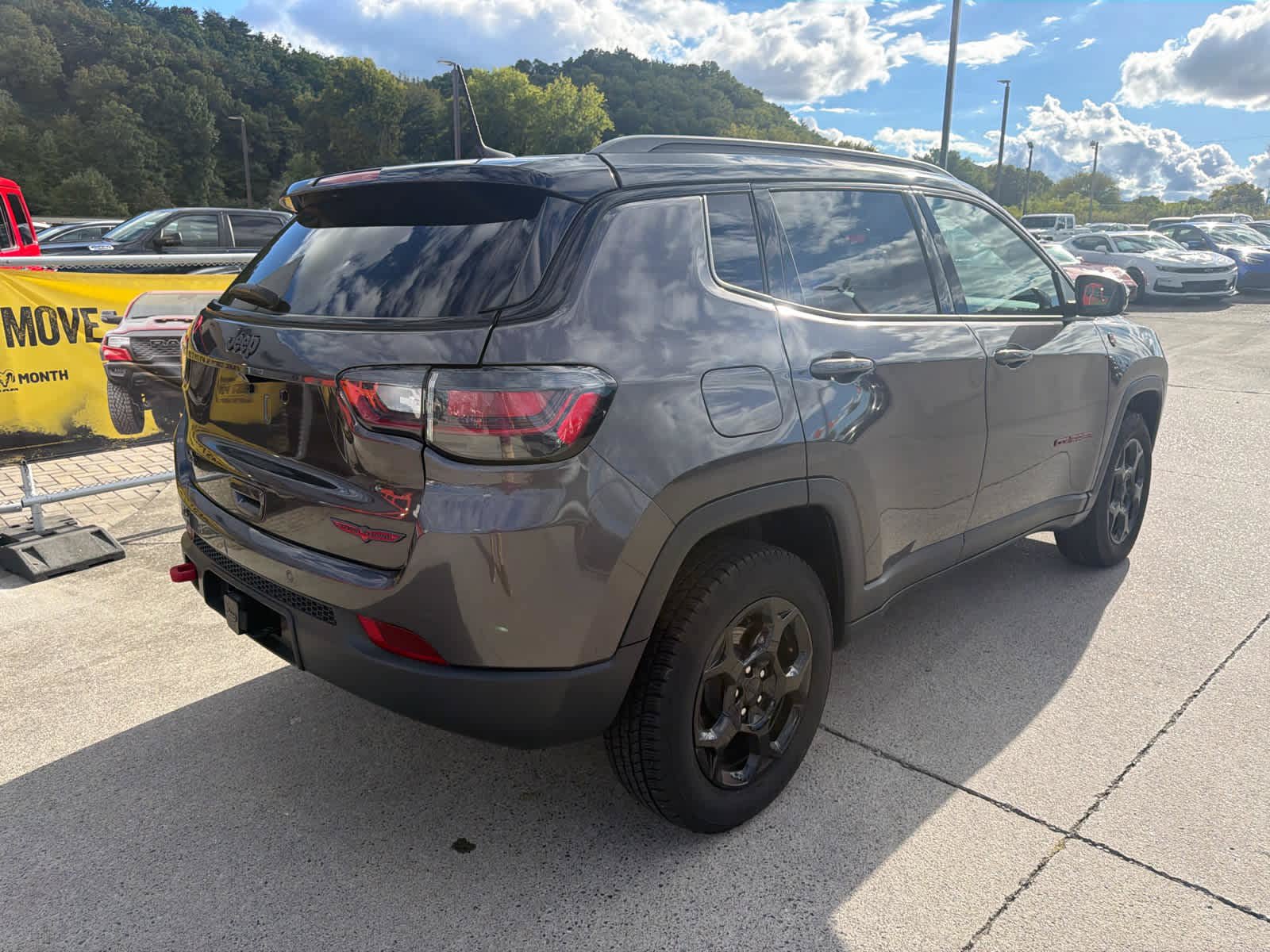 Used 2024 Jeep Compass Trailhawk w/ Trailhawk Elite Group AWD/4WD image 6