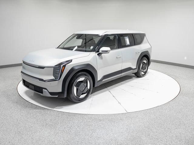 Used 2024 Kia EV9 Light RWD image 36