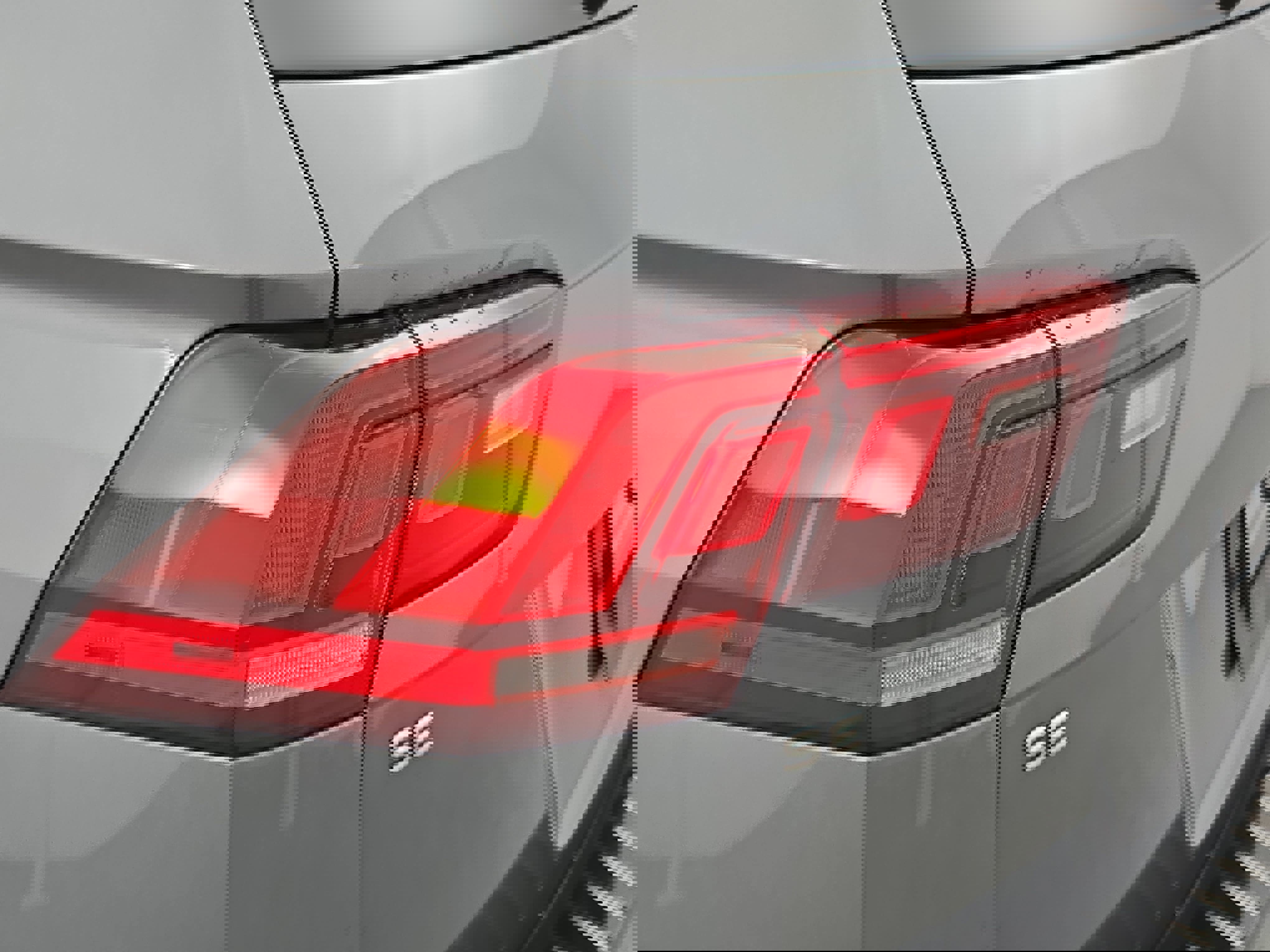 Certified 2024 Volkswagen Tiguan SE R-Line image 35