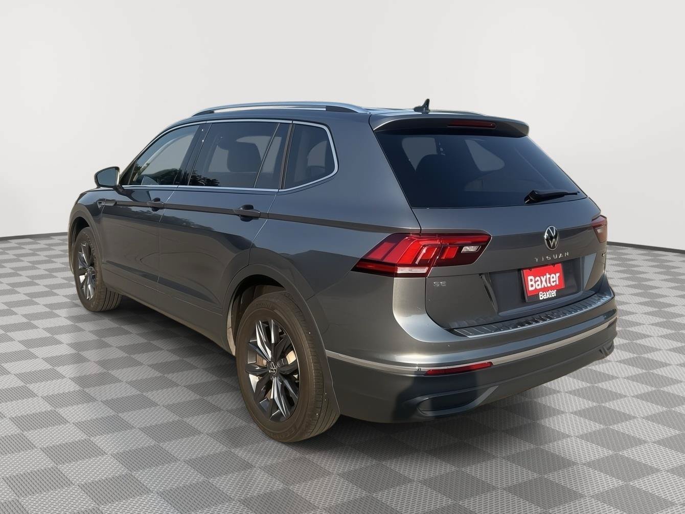 Used 2023 Volkswagen Tiguan SE AWD/4WD image 6