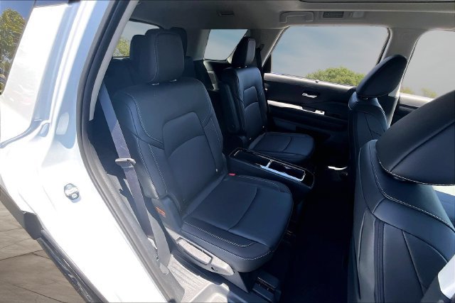 New 2026 Nissan Pathfinder SL w/ SL Premium Package (P04) FWD image 9
