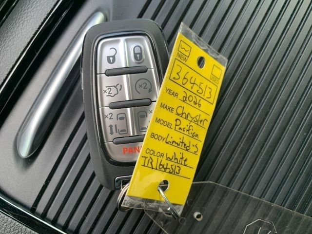 New 2026 Chrysler Pacifica Limited w/ Uconnect Theater Family Group image 30