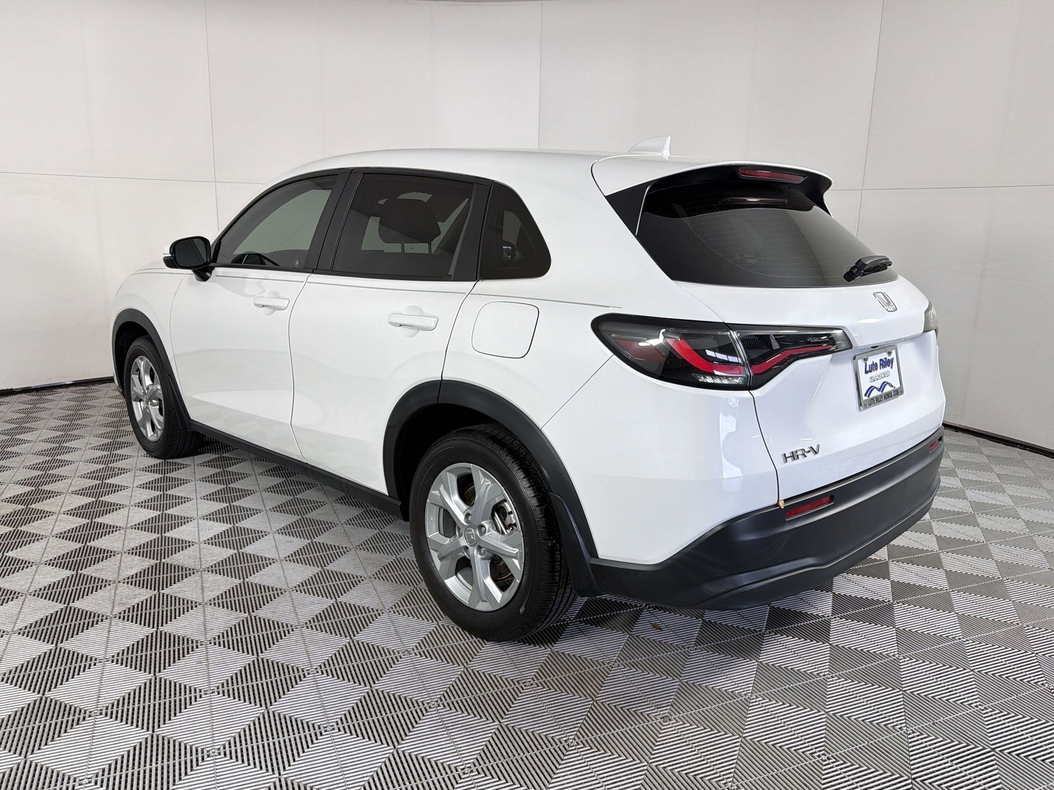 Certified 2024 Honda HR-V LX image 3