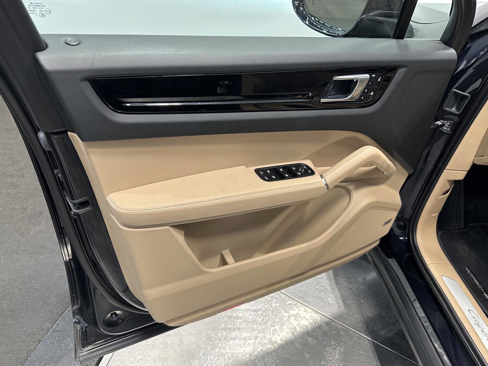 Certified 2022 Porsche Cayenne image 13