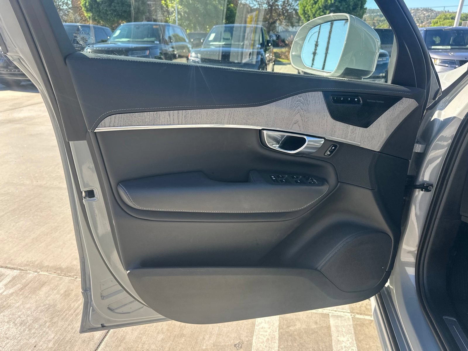 Used 2024 Volvo XC90 T8 Ultimate w/ Lounge Package AWD/4WD image 12