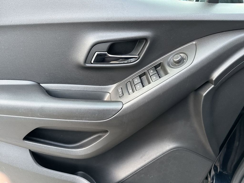 Used 2022 Chevrolet Trax LT w/ Driver Confidence Package image 15