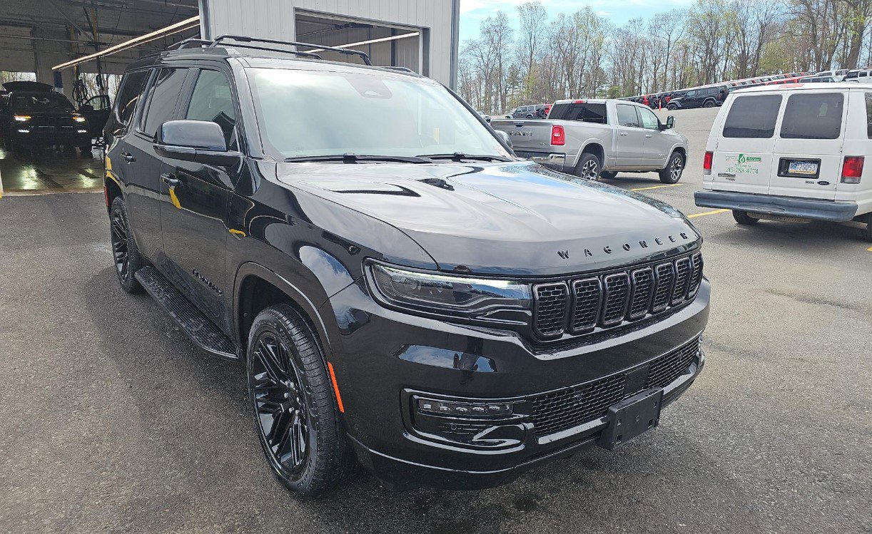 Used 2024 Jeep Wagoneer Series II AWD/4WD image 2