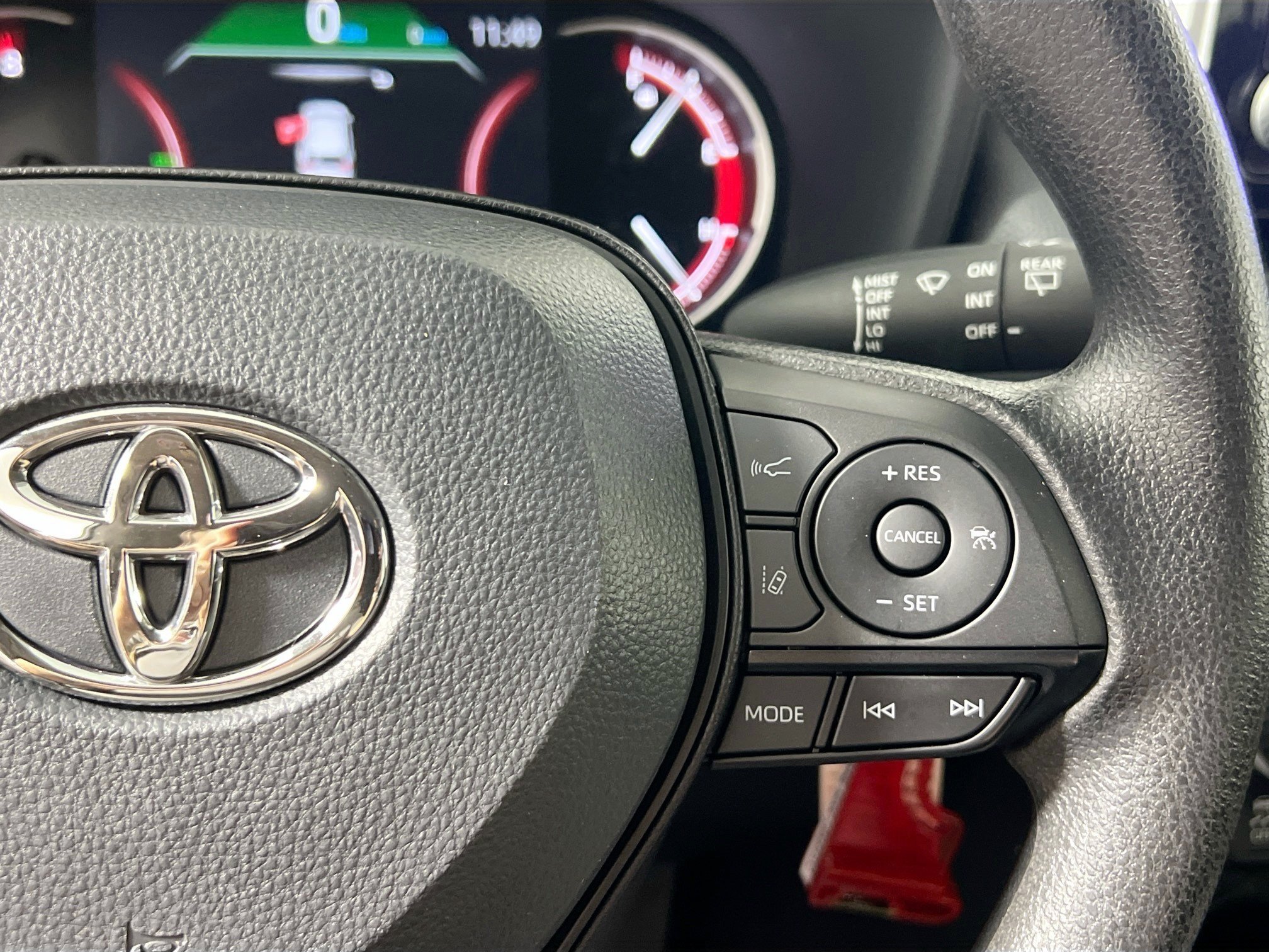 Used 2025 Toyota RAV4 LE FWD image 19