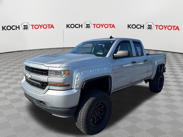 Used 2017 Chevrolet Silverado 1500 Custom w/ Custom Convenience Package AWD/4WD image 3