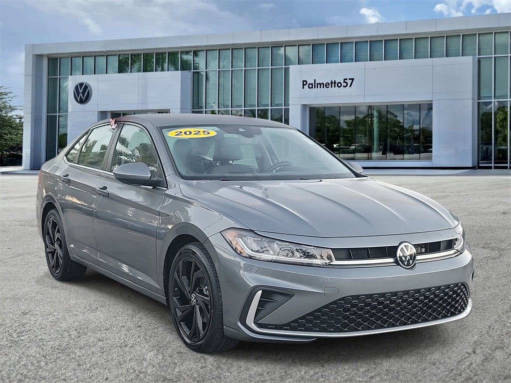 Used 2025 Volkswagen Jetta SE w/ Black Wheel Package image 3