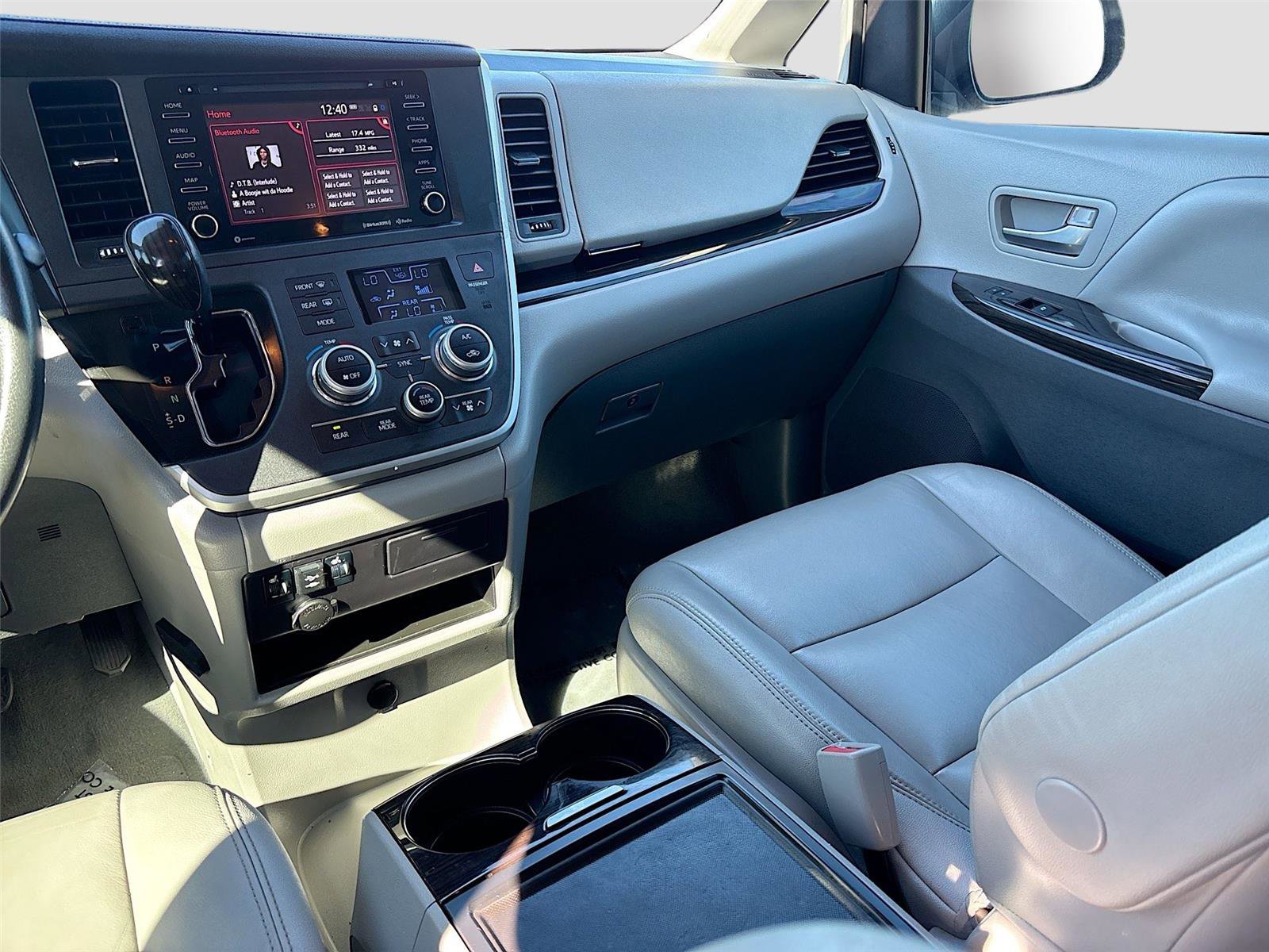 Used 2020 Toyota Sienna XLE image 24