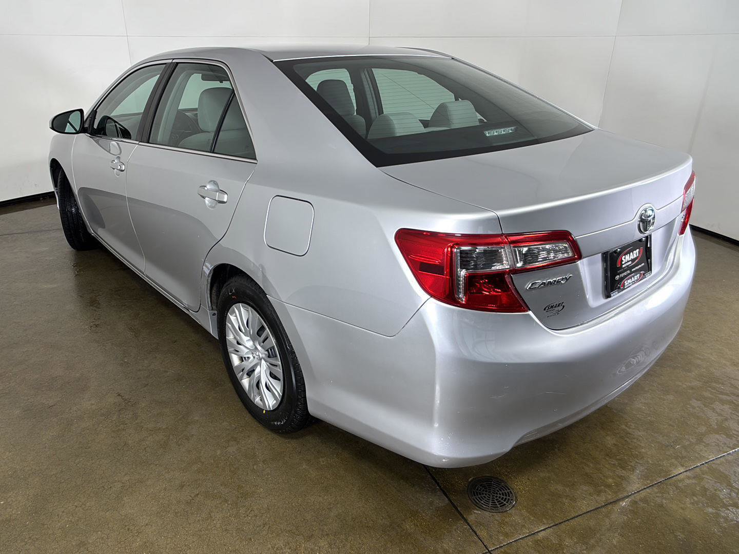 Used 2014 Toyota Camry LE FWD image 13