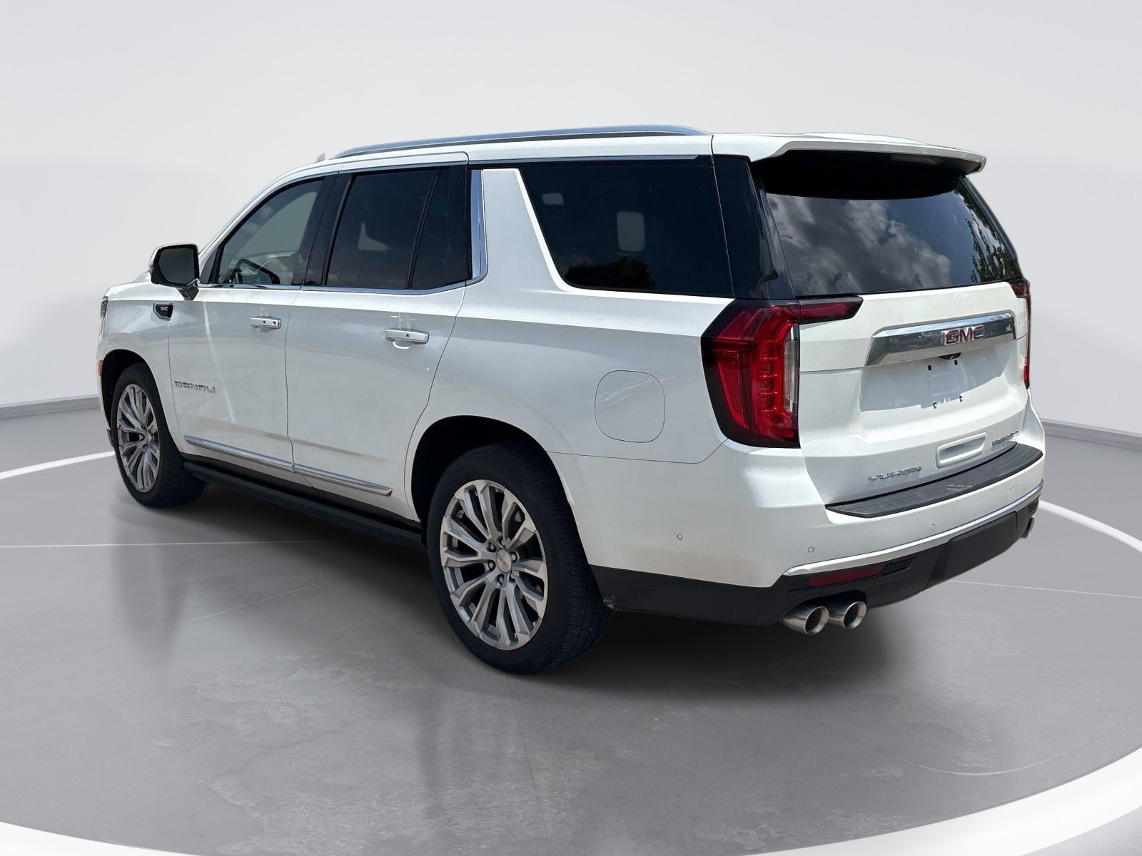 Used 2024 GMC Yukon Denali w/ Denali Reserve Package RWD image 6