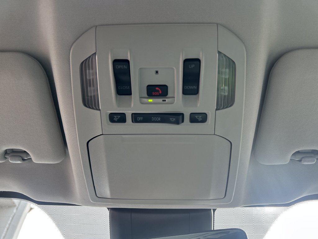 Used 2024 Toyota Highlander XLE FWD image 21