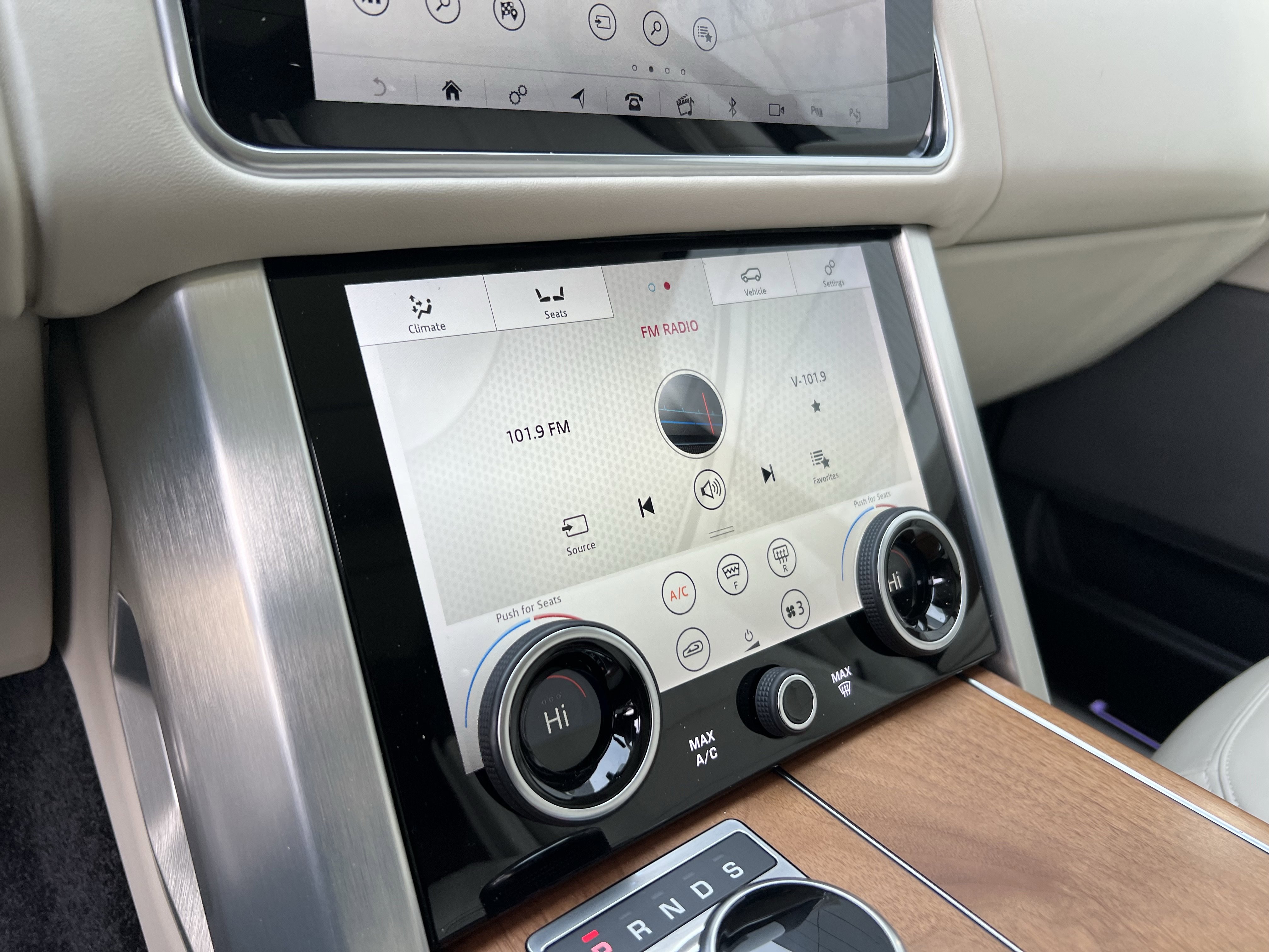 Used 2020 Land Rover Range Rover Long Wheelbase HSE image 25