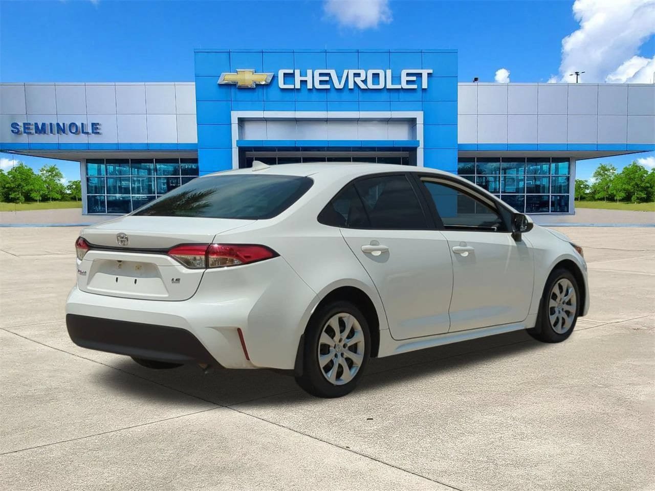 Used 2025 Toyota Corolla LE FWD image 4