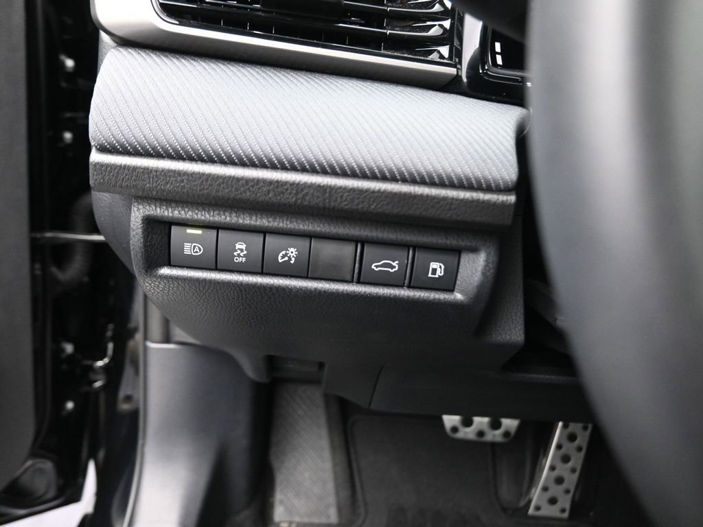 Used 2025 Toyota Camry SE image 8