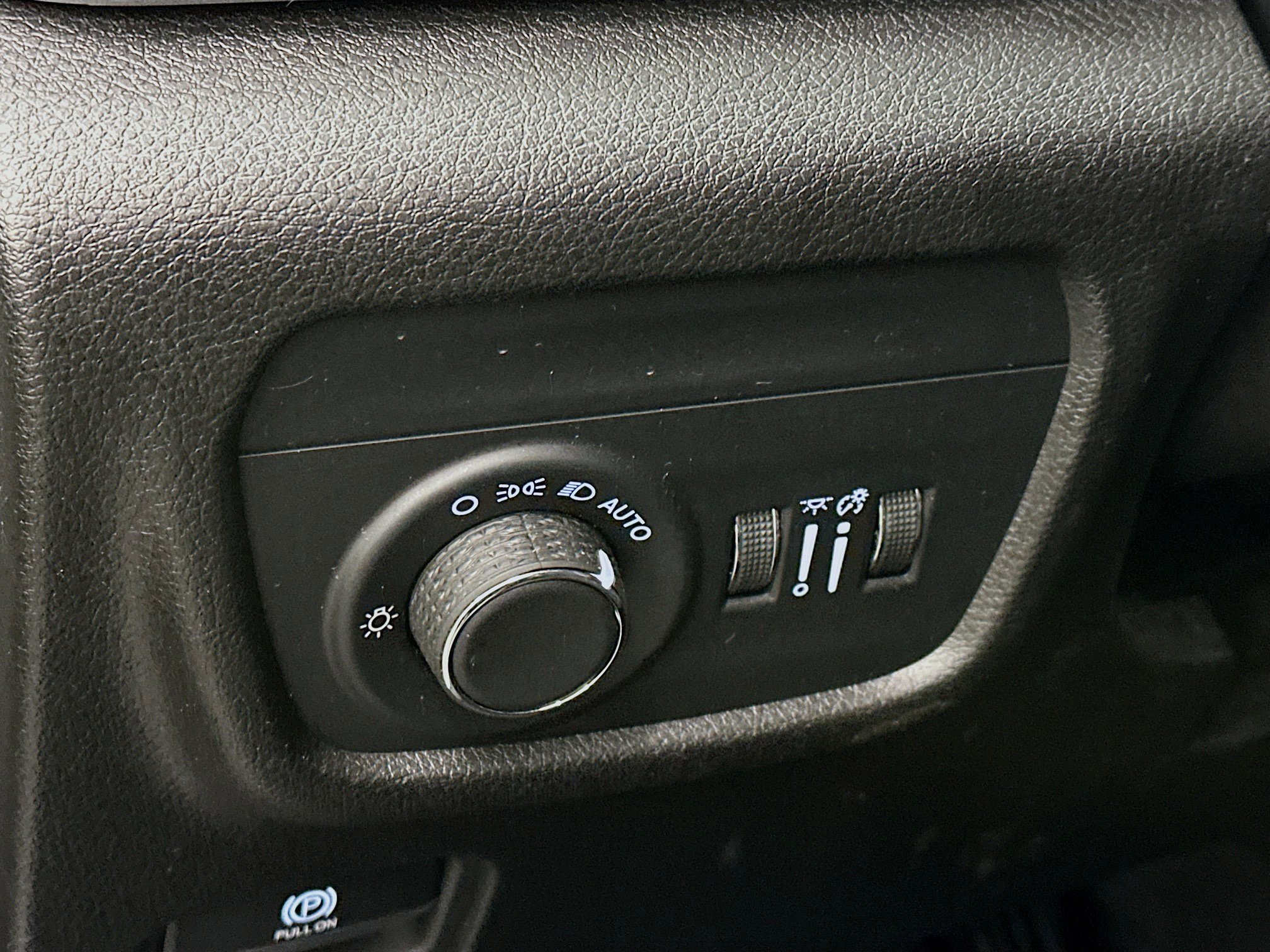 Used 2023 Jeep Grand Cherokee Altitude image 17