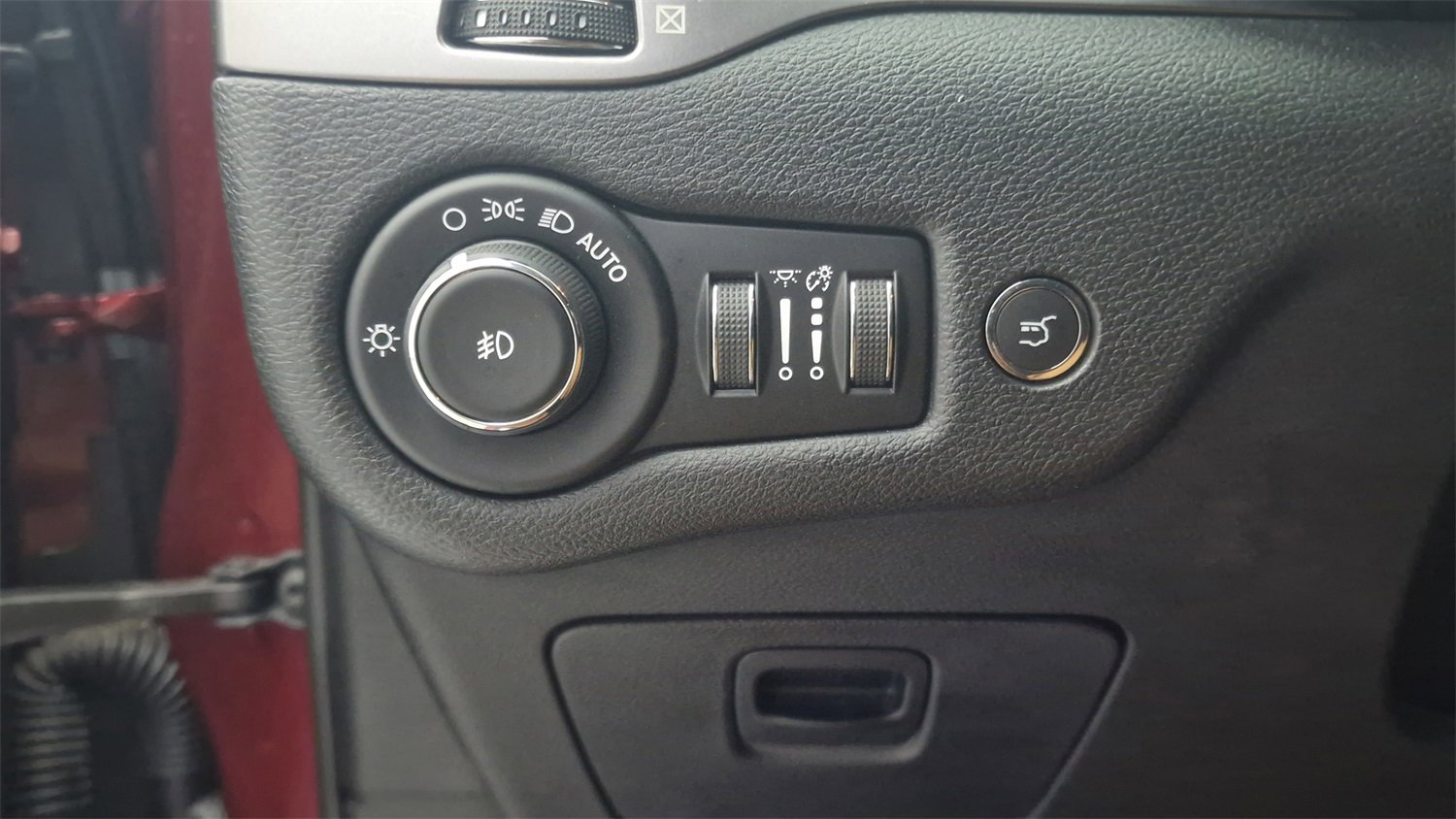 Used 2019 Jeep Cherokee Limited image 21