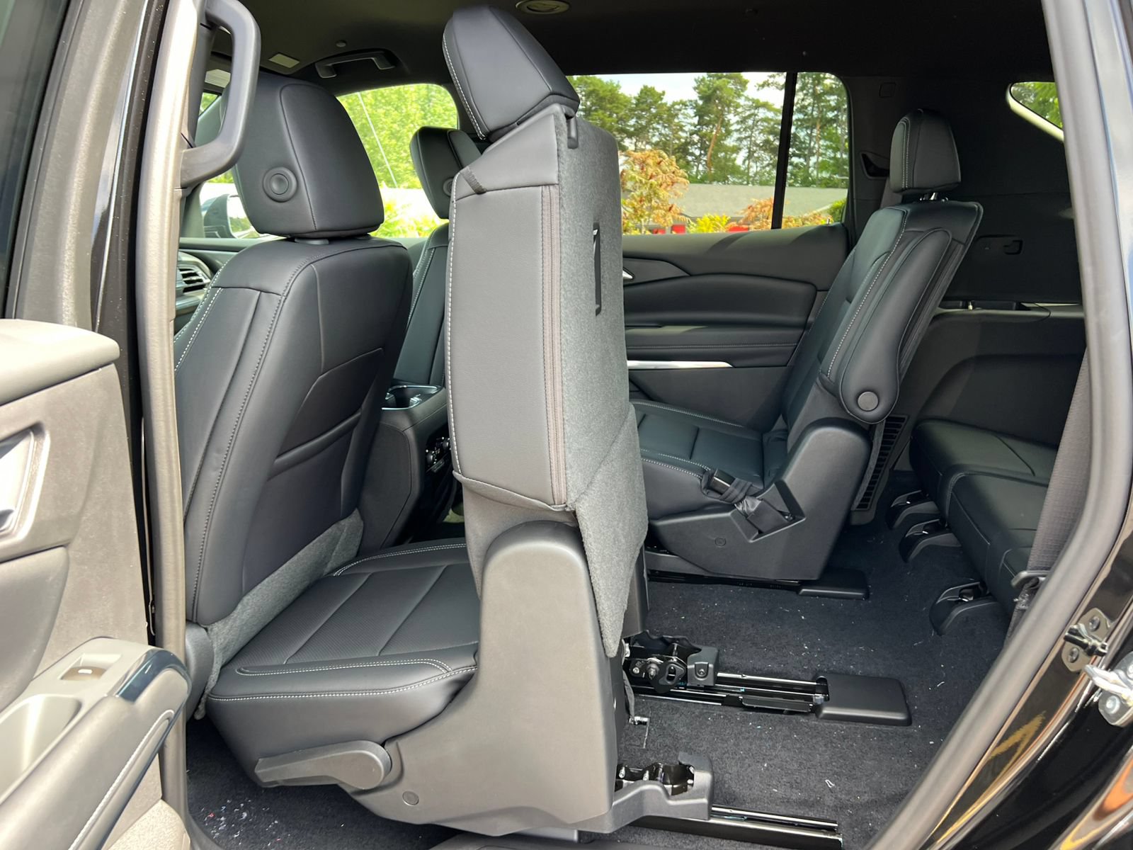New 2027 Chevrolet Traverse LT w/ Midnight/Sport Edition AWD/4WD image 37