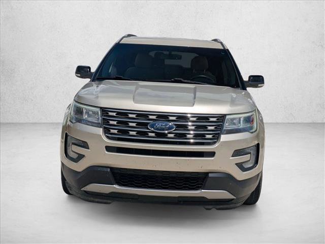 Used 2017 Ford Explorer XLT w/ Equipment Group 201A FWD image 2