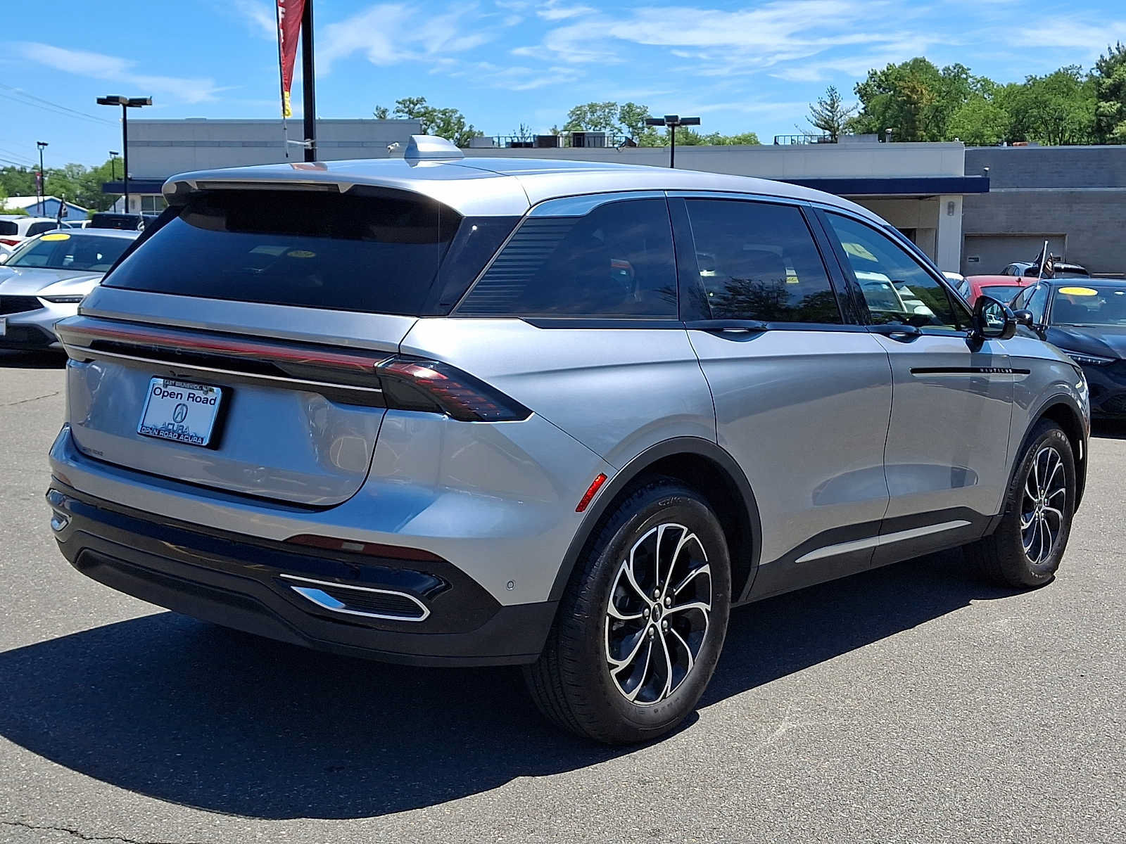 Used 2024 Lincoln Nautilus Premier AWD/4WD image 6