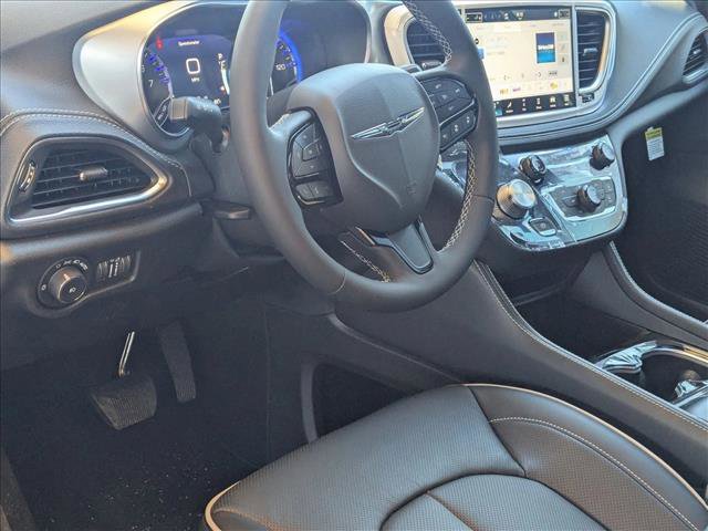 New 2026 Chrysler Pacifica Limited w/ S Appearance Package image 3