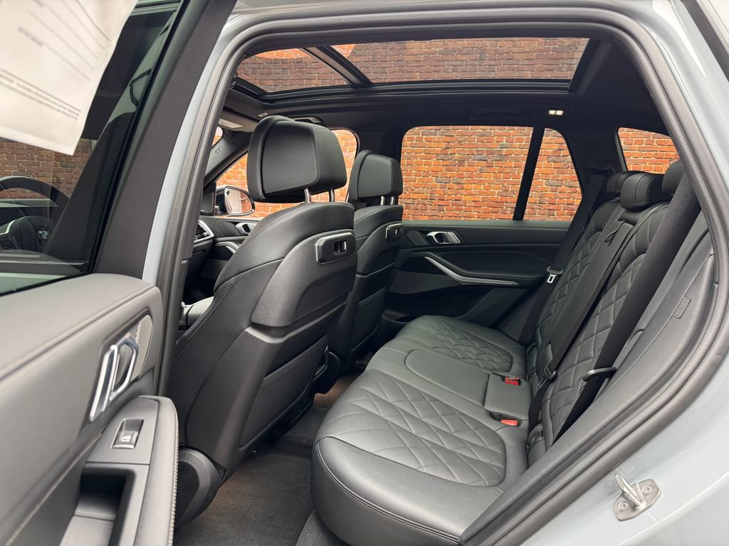 Used 2024 BMW X5 xDrive40i w/ M Sport Package AWD/4WD image 25