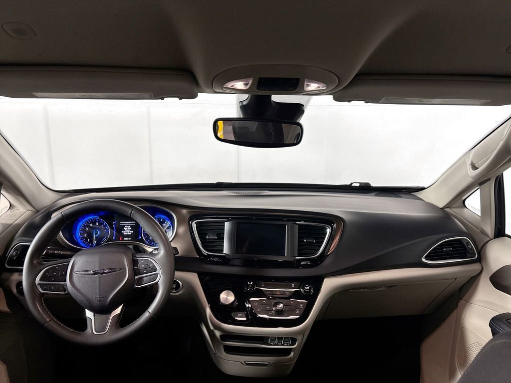 Used 2023 Chrysler Voyager LX FWD image 12