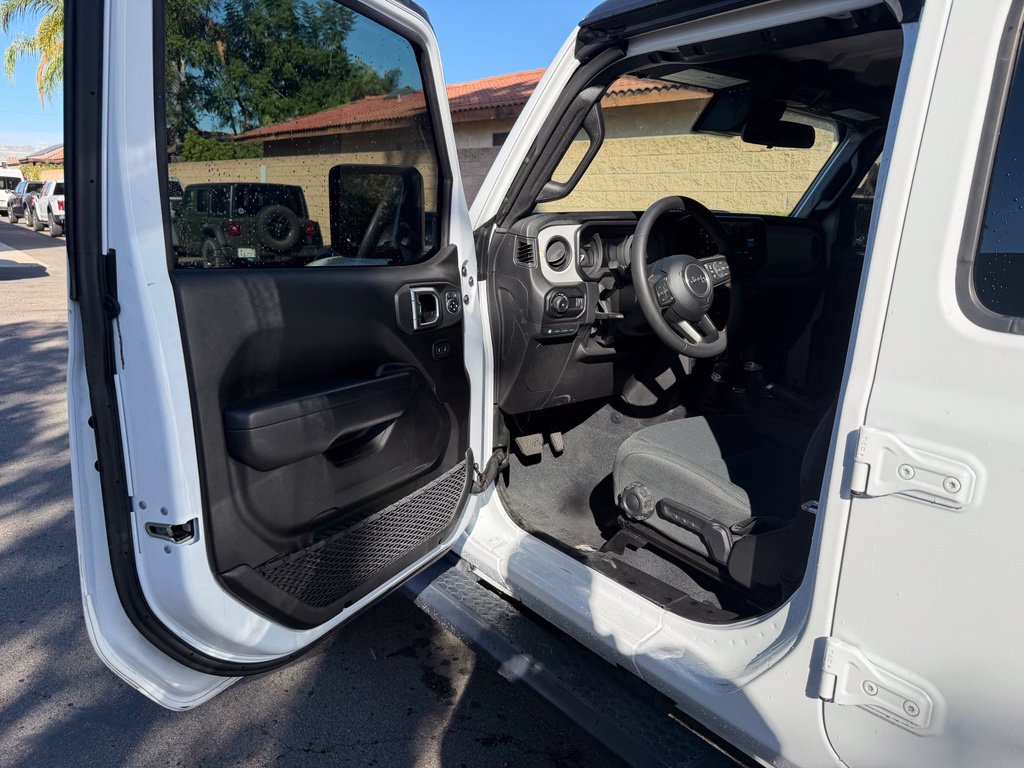 Used 2024 Jeep Wrangler Unlimited w/ Dual Top Group AWD/4WD image 19
