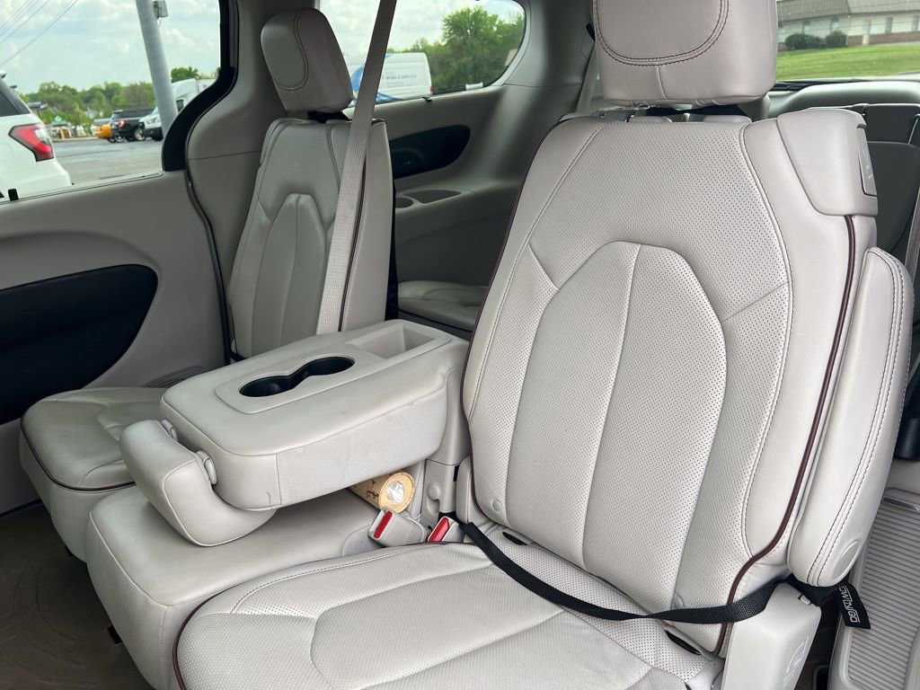 Used 2019 Chrysler Pacifica Limited image 9