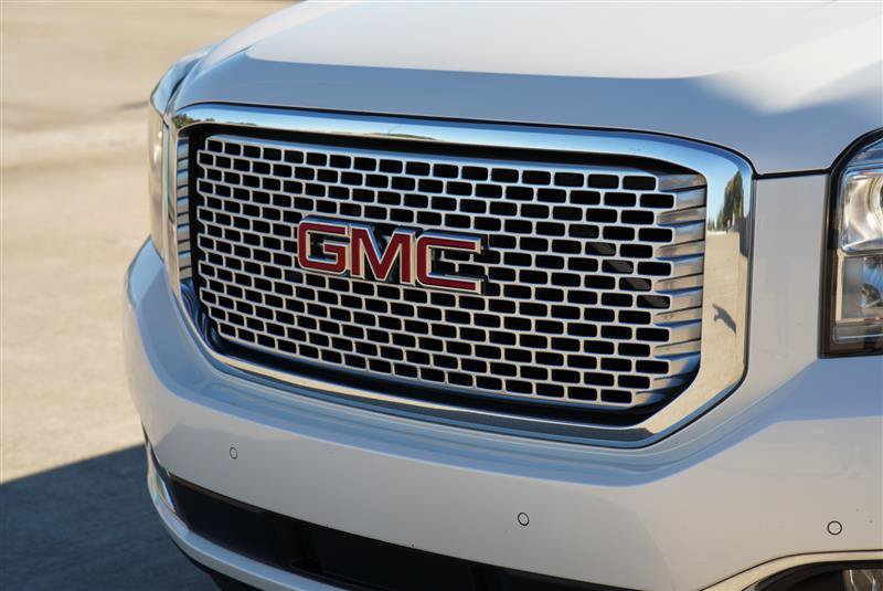 Used 2015 GMC Yukon Denali w/ Premium Package AWD/4WD image 28