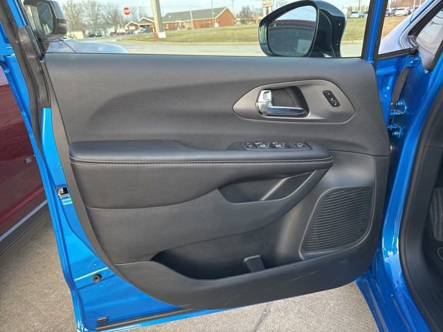 New 2026 Chrysler Pacifica Select image 12