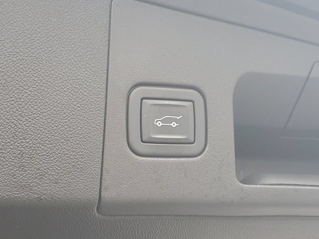 Used 2021 Cadillac XT5 Premium Luxury w/ LPO, Floor Liner Package FWD image 8