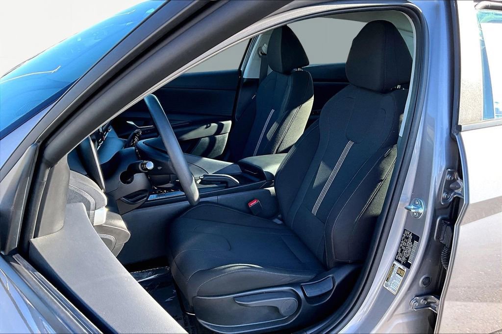 Used 2024 Hyundai Elantra SE image 25
