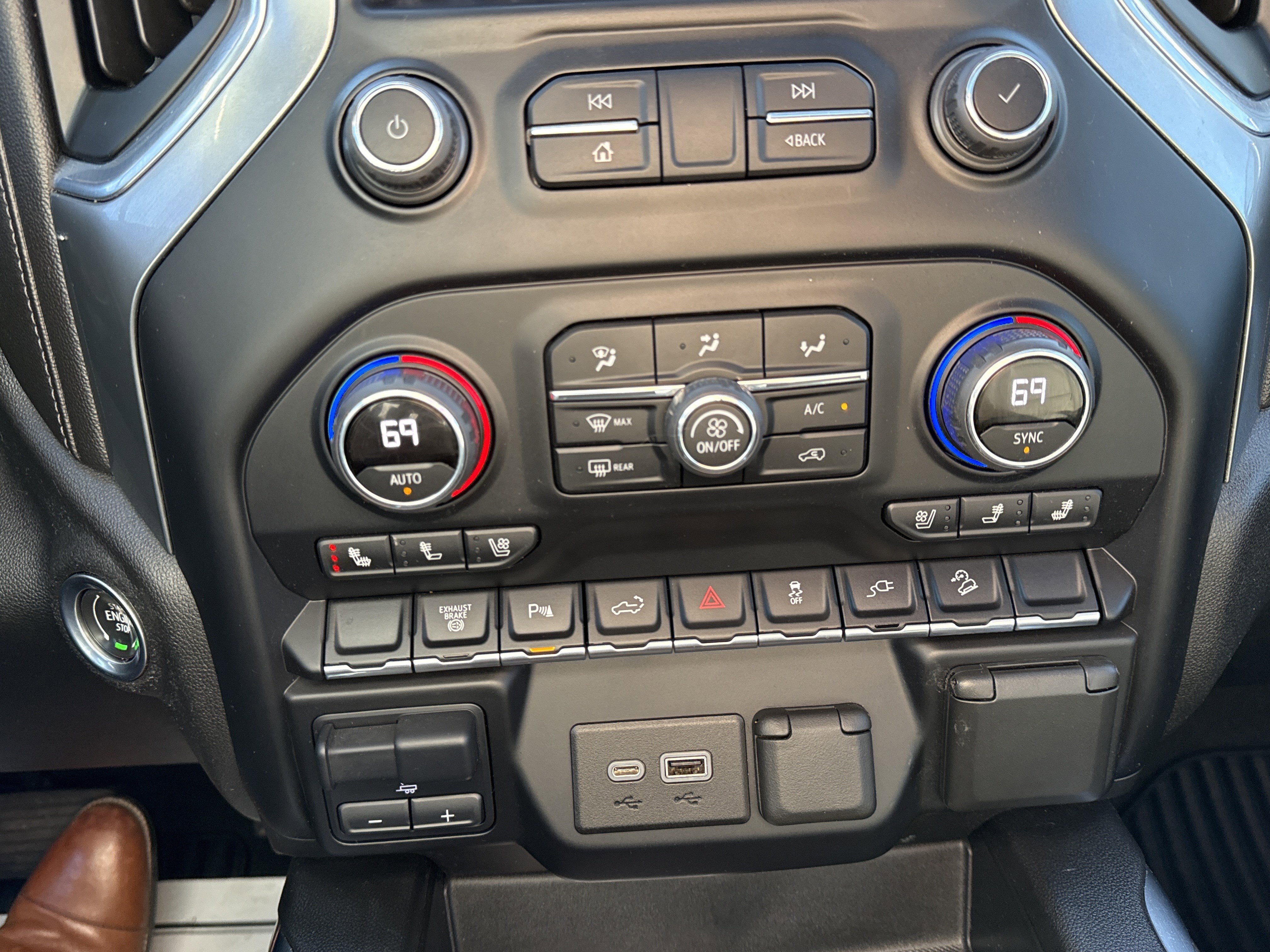 Used 2022 Chevrolet Silverado 2500 LTZ w/ LTZ Plus Package image 26