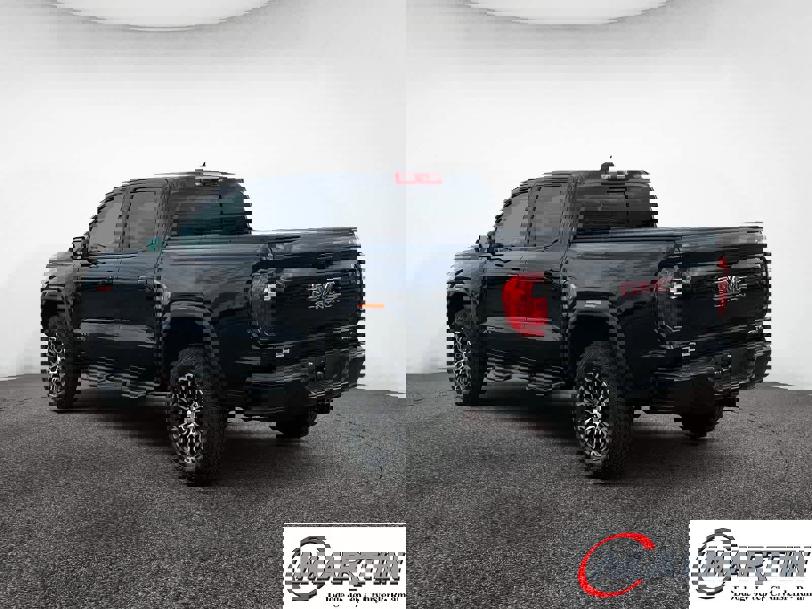 Used 2024 GMC Canyon AT4 image 3