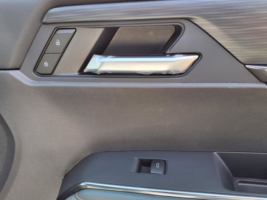 New 2025 GMC Acadia AT4 w/ LPO, All-Weather Package image 8