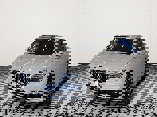 Used 2018 BMW 740i xDrive image 5