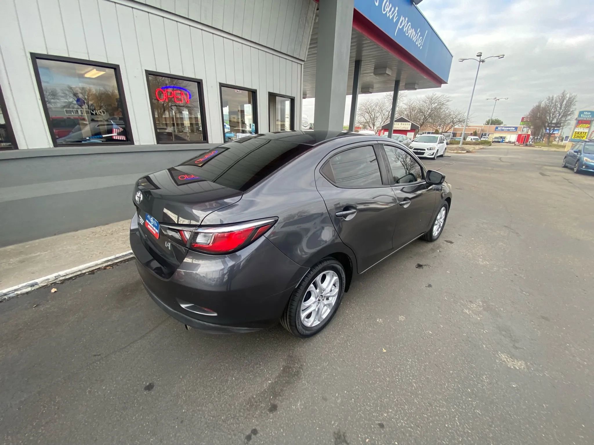 Used 2017 Toyota Yaris iA image 25