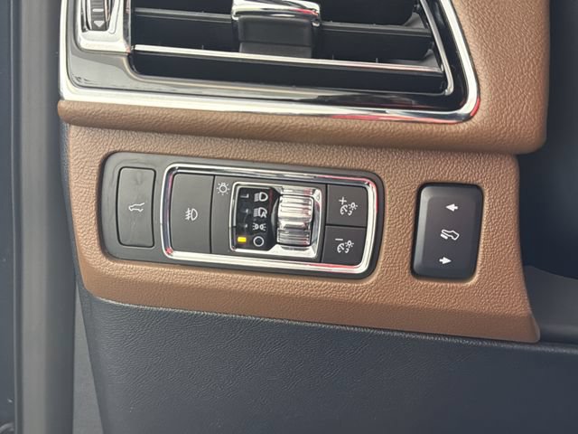 Used 2024 Lincoln Navigator Reserve AWD/4WD image 16