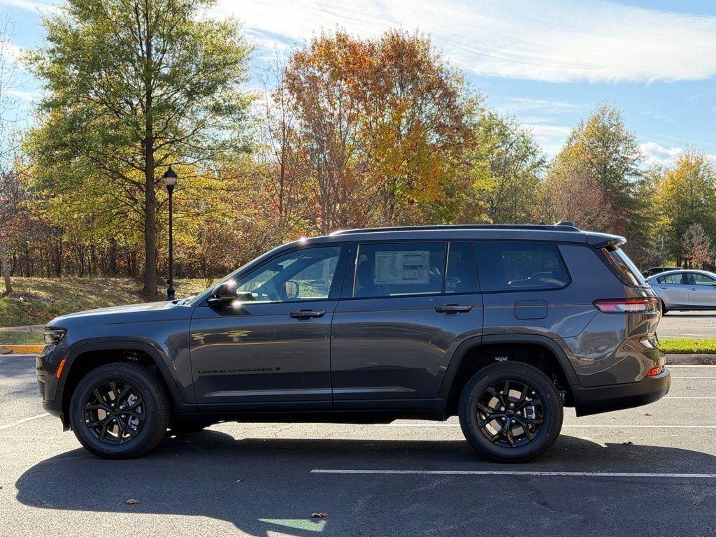 New 2025 Jeep Grand Cherokee L Laredo image 10