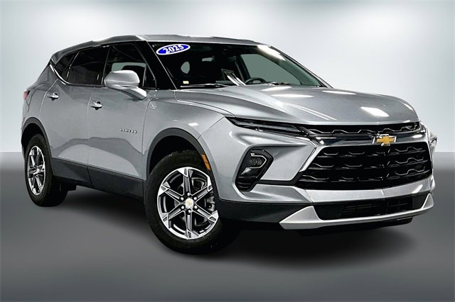 Used 2025 Chevrolet Blazer LT image 1