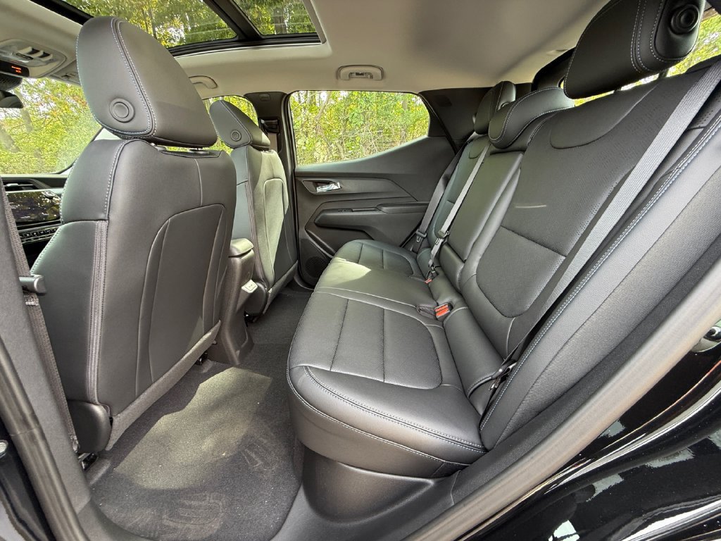 New 2027 Chevrolet Bolt LT w/ Dual Panel Sunroof Package FWD image 25