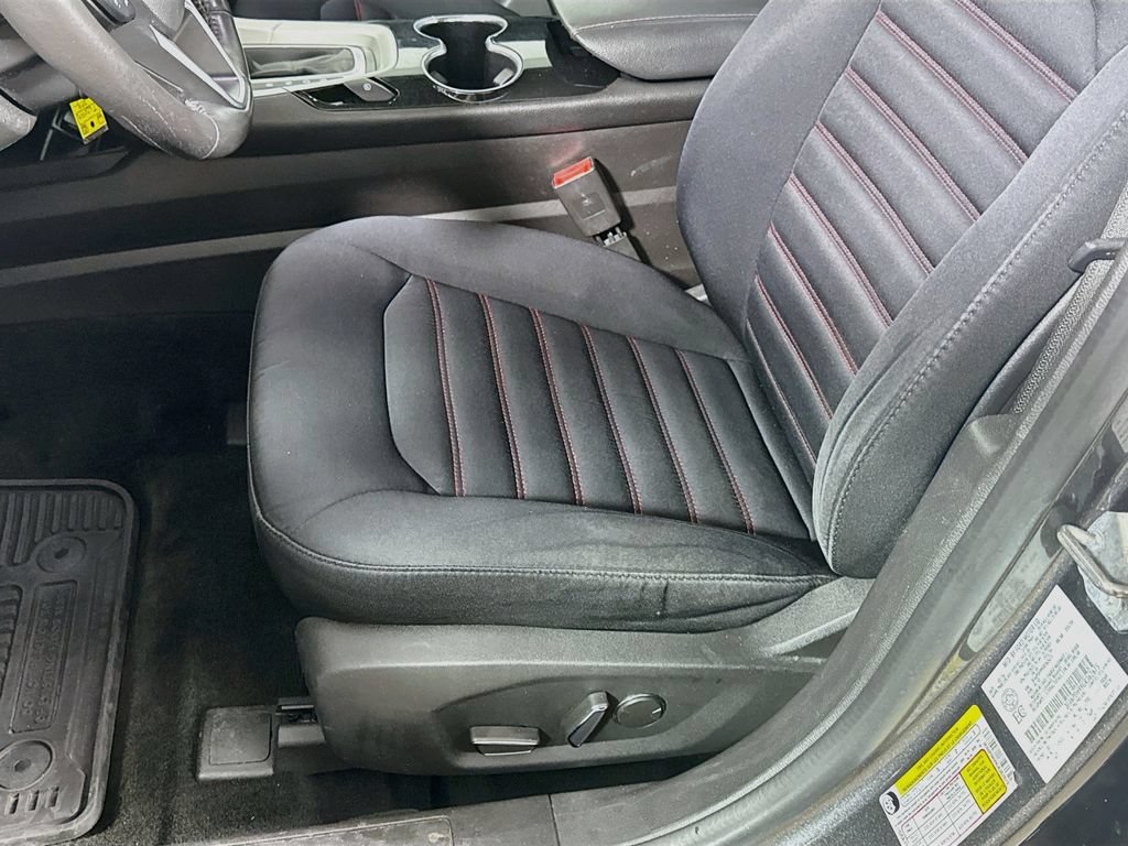 Used 2016 Ford Fusion SE w/ Equipment Group 201A FWD image 17
