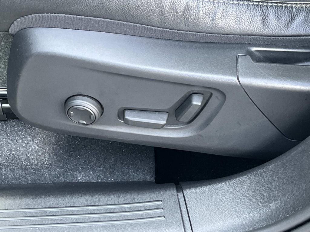 Used 2023 Volvo XC40 B5 Ultimate w/ Climate Package image 26