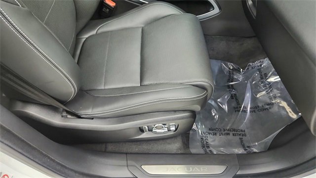 Used 2025 Jaguar F-PACE R-Dynamic S image 22